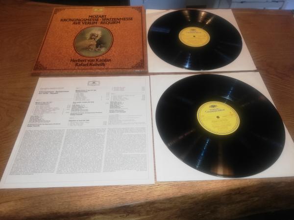 Mozart Krönungsmesse Spatzenmesse Ave Verum Requiem Herbert von Karajan/Rafael Kubelik Deutsche Grammophon 410925-1 2LP Box Deutsche Pressung VG+/NM